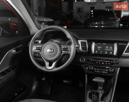 Красный Киа Niro, объемом двигателя 1.58 л и пробегом 163 тыс. км за 14900 $, фото 30 на Automoto.ua