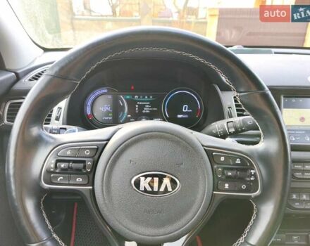 Красный Киа Niro, объемом двигателя 0 л и пробегом 138 тыс. км за 18800 $, фото 13 на Automoto.ua