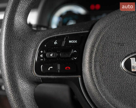 Красный Киа Niro, объемом двигателя 1.58 л и пробегом 163 тыс. км за 14900 $, фото 19 на Automoto.ua