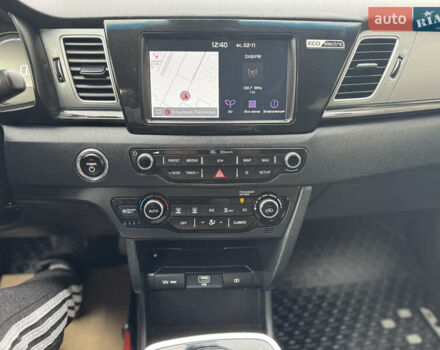 Красный Киа Niro, объемом двигателя 0 л и пробегом 135 тыс. км за 17299 $, фото 63 на Automoto.ua