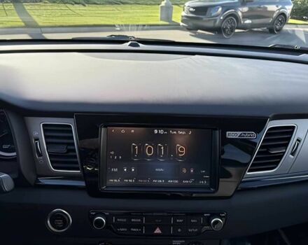 Киа Niro 2019 в Кривом Роге на Automoto.ua Красный Киа Niro, объемом двигателя 1.6 л и пробегом 36 тыс. км за 10000 $, фото 8 на Automoto.ua