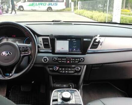 Червоний Кіа Niro, об'ємом двигуна 0 л та пробігом 169 тис. км за 17300 $, фото 18 на Automoto.ua