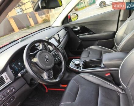 Красный Киа Niro, объемом двигателя 0 л и пробегом 138 тыс. км за 18800 $, фото 16 на Automoto.ua