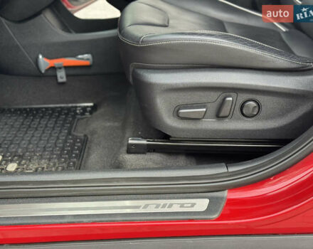Красный Киа Niro, объемом двигателя 0 л и пробегом 135 тыс. км за 17299 $, фото 50 на Automoto.ua