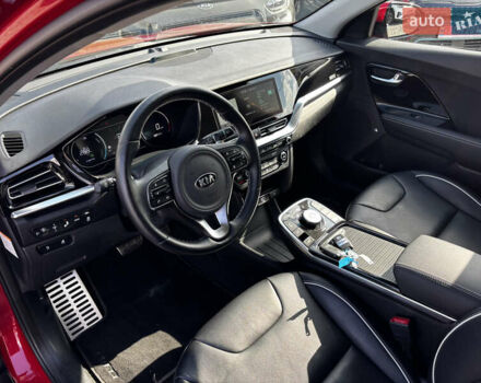Красный Киа Niro, объемом двигателя 0 л и пробегом 44 тыс. км за 22600 $, фото 10 на Automoto.ua