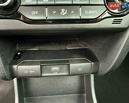 Червоний Кіа Niro, об'ємом двигуна 0 л та пробігом 128 тис. км за 19900 $, фото 39 на Automoto.ua