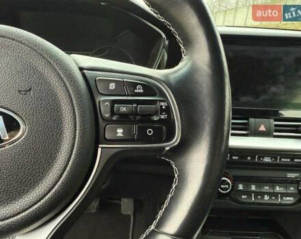 Червоний Кіа Niro, об'ємом двигуна 0 л та пробігом 128 тис. км за 19900 $, фото 28 на Automoto.ua