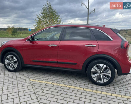 Красный Киа Niro, объемом двигателя 0 л и пробегом 70 тыс. км за 19600 $, фото 1 на Automoto.ua