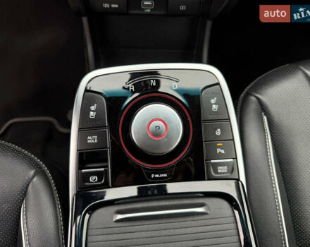 Червоний Кіа Niro, об'ємом двигуна 0 л та пробігом 128 тис. км за 19900 $, фото 38 на Automoto.ua