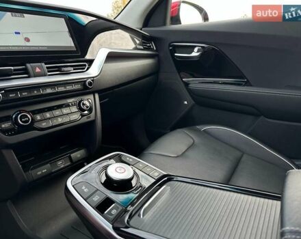 Червоний Кіа Niro, об'ємом двигуна 0 л та пробігом 61 тис. км за 23500 $, фото 70 на Automoto.ua