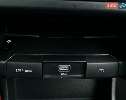 Червоний Кіа Niro, об'ємом двигуна 0 л та пробігом 48 тис. км за 23700 $, фото 9 на Automoto.ua
