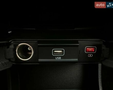 Красный Киа Niro, объемом двигателя 0 л и пробегом 47 тыс. км за 24900 $, фото 72 на Automoto.ua