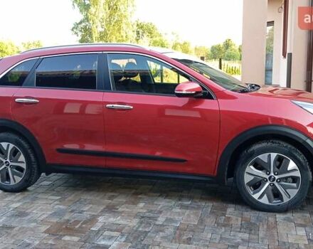 Червоний Кіа Niro, об'ємом двигуна 0 л та пробігом 117 тис. км за 18950 $, фото 5 на Automoto.ua