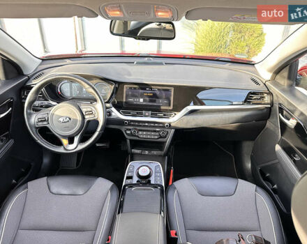 Красный Киа Niro, объемом двигателя 0 л и пробегом 162 тыс. км за 17900 $, фото 61 на Automoto.ua