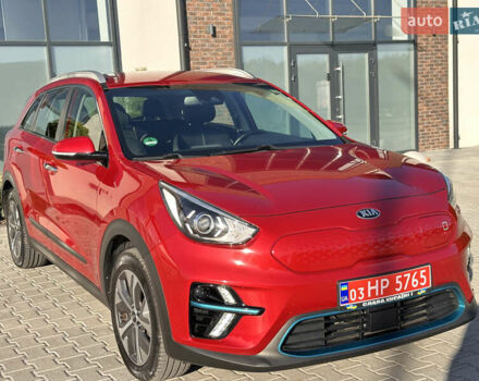Красный Киа Niro, объемом двигателя 0 л и пробегом 163 тыс. км за 17850 $, фото 3 на Automoto.ua