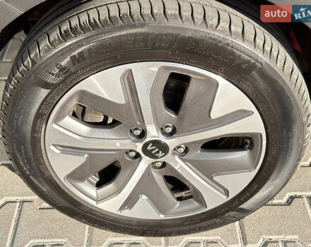 Красный Киа Niro, объемом двигателя 0 л и пробегом 161 тыс. км за 17950 $, фото 35 на Automoto.ua