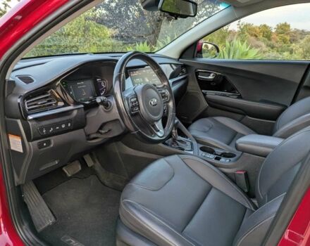 Красный Киа Niro, объемом двигателя 1.6 л и пробегом 40 тыс. км за 8200 $, фото 7 на Automoto.ua