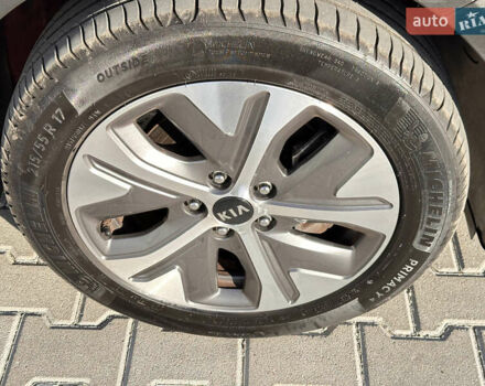 Красный Киа Niro, объемом двигателя 0 л и пробегом 161 тыс. км за 17950 $, фото 34 на Automoto.ua