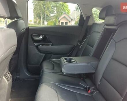 Красный Киа Niro, объемом двигателя 0 л и пробегом 105 тыс. км за 19999 $, фото 22 на Automoto.ua