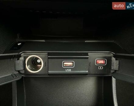 Червоний Кіа Niro, об'ємом двигуна 0 л та пробігом 61 тис. км за 23500 $, фото 69 на Automoto.ua