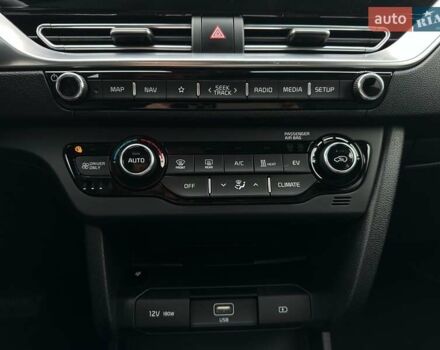 Красный Киа Niro, объемом двигателя 0 л и пробегом 47 тыс. км за 24900 $, фото 11 на Automoto.ua