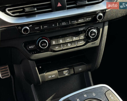 Красный Киа Niro, объемом двигателя 0 л и пробегом 44 тыс. км за 22600 $, фото 23 на Automoto.ua