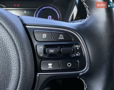 Червоний Кіа Niro, об'ємом двигуна 0 л та пробігом 128 тис. км за 19900 $, фото 3 на Automoto.ua