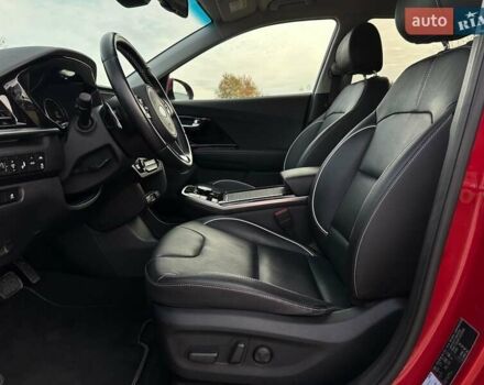 Червоний Кіа Niro, об'ємом двигуна 0 л та пробігом 61 тис. км за 23500 $, фото 40 на Automoto.ua