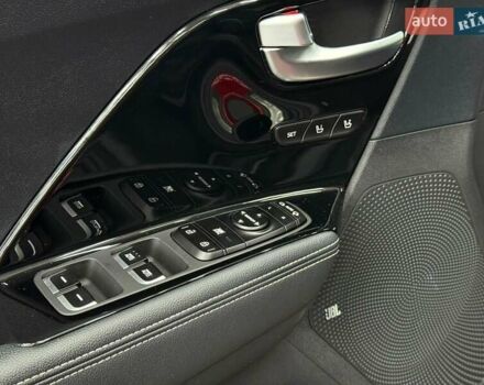Червоний Кіа Niro, об'ємом двигуна 0 л та пробігом 110 тис. км за 19648 $, фото 13 на Automoto.ua