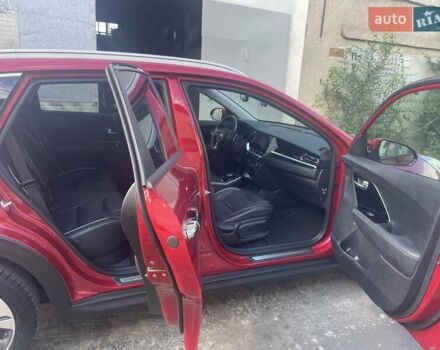 Красный Киа Niro, объемом двигателя 0 л и пробегом 124 тыс. км за 18200 $, фото 7 на Automoto.ua