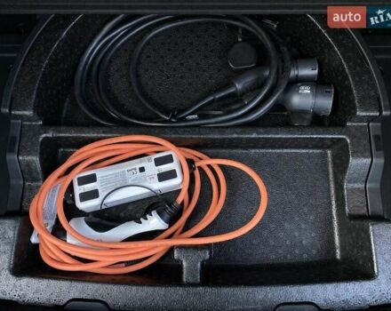 Червоний Кіа Niro, об'ємом двигуна 0 л та пробігом 128 тис. км за 19900 $, фото 49 на Automoto.ua