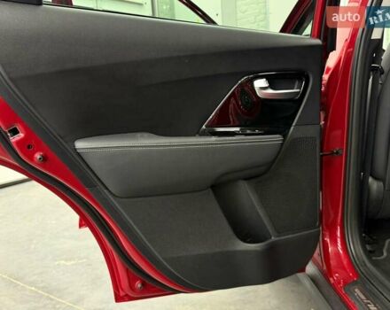Червоний Кіа Niro, об'ємом двигуна 0 л та пробігом 110 тис. км за 19648 $, фото 27 на Automoto.ua