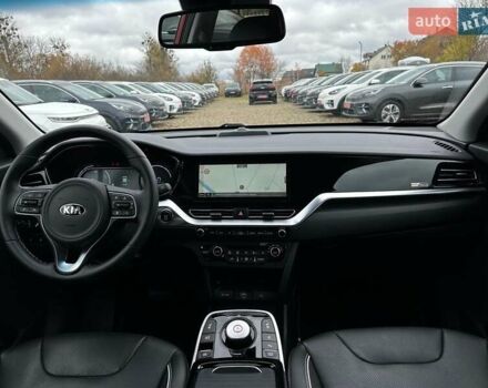 Красный Киа Niro, объемом двигателя 0 л и пробегом 47 тыс. км за 24900 $, фото 83 на Automoto.ua