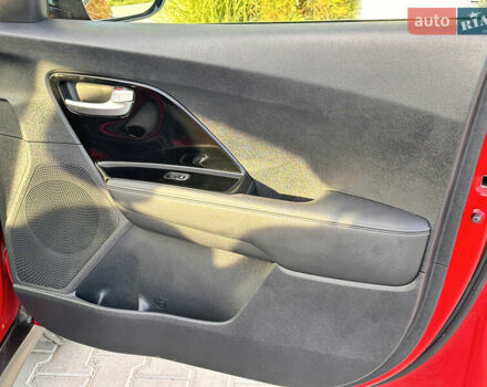 Красный Киа Niro, объемом двигателя 0 л и пробегом 163 тыс. км за 17850 $, фото 47 на Automoto.ua