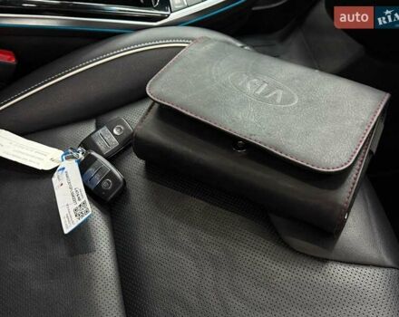 Червоний Кіа Niro, об'ємом двигуна 0 л та пробігом 110 тис. км за 19648 $, фото 24 на Automoto.ua