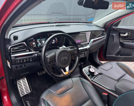 Красный Киа Niro, объемом двигателя 0 л и пробегом 144 тыс. км за 18800 $, фото 29 на Automoto.ua
