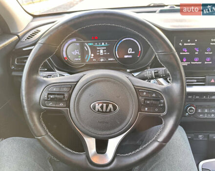 Красный Киа Niro, объемом двигателя 0 л и пробегом 161 тыс. км за 17950 $, фото 80 на Automoto.ua