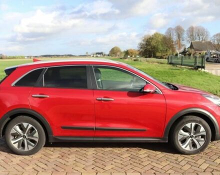 Красный Киа Niro, объемом двигателя 0 л и пробегом 84 тыс. км за 18368 $, фото 5 на Automoto.ua