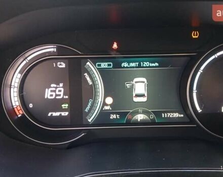 Червоний Кіа Niro, об'ємом двигуна 0 л та пробігом 117 тис. км за 18950 $, фото 11 на Automoto.ua