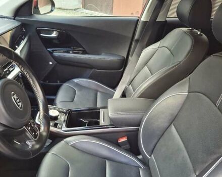 Червоний Кіа Niro, об'ємом двигуна 0 л та пробігом 110 тис. км за 19800 $, фото 14 на Automoto.ua