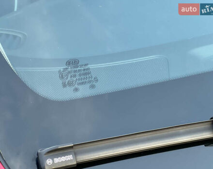 Красный Киа Niro, объемом двигателя 0 л и пробегом 70 тыс. км за 19850 $, фото 7 на Automoto.ua