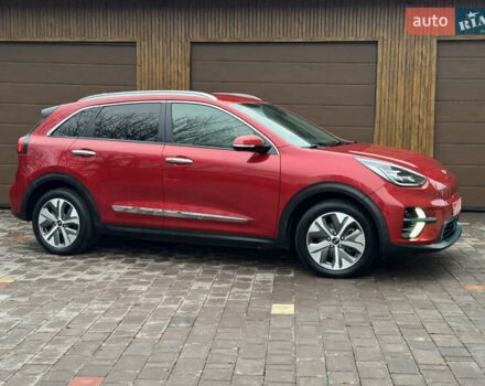 Красный Киа Niro, объемом двигателя 0 л и пробегом 144 тыс. км за 18800 $, фото 7 на Automoto.ua