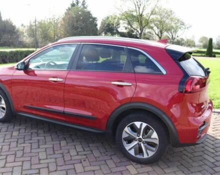 Красный Киа Niro, объемом двигателя 0 л и пробегом 84 тыс. км за 18368 $, фото 2 на Automoto.ua