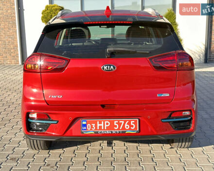 Красный Киа Niro, объемом двигателя 0 л и пробегом 163 тыс. км за 17850 $, фото 4 на Automoto.ua