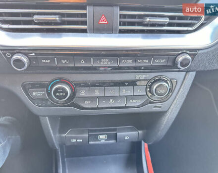 Красный Киа Niro, объемом двигателя 0 л и пробегом 163 тыс. км за 17850 $, фото 66 на Automoto.ua