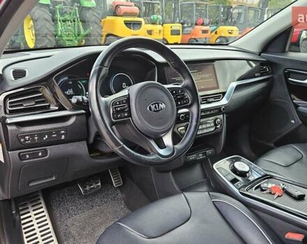 Киа Niro 2020 в Радомышле на Automoto.ua Красный Киа Niro, объемом двигателя 0 л и пробегом 116 тыс. км за 20600 $, фото 15 на Automoto.ua