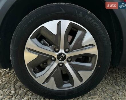 Червоний Кіа Niro, об'ємом двигуна 0 л та пробігом 61 тис. км за 23500 $, фото 32 на Automoto.ua