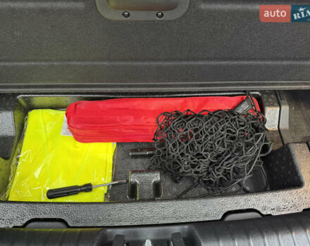 Красный Киа Niro, объемом двигателя 0 л и пробегом 144 тыс. км за 18800 $, фото 49 на Automoto.ua