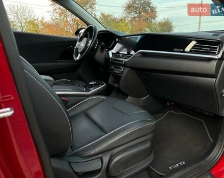 Червоний Кіа Niro, об'ємом двигуна 0 л та пробігом 61 тис. км за 23500 $, фото 92 на Automoto.ua