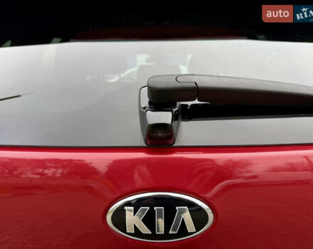 Червоний Кіа Niro, об'ємом двигуна 0 л та пробігом 128 тис. км за 19900 $, фото 21 на Automoto.ua